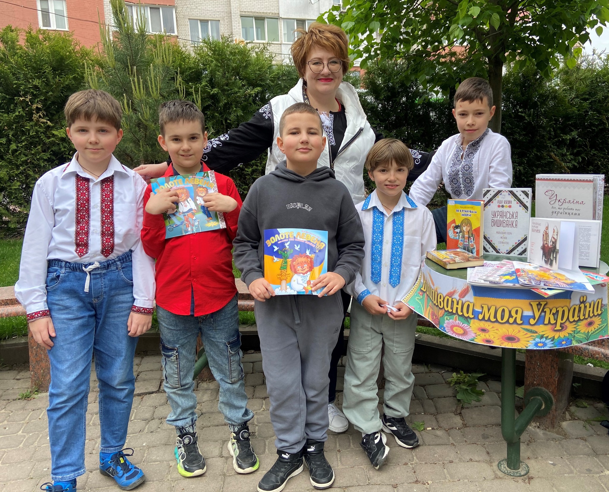 Вишивана моя Україна