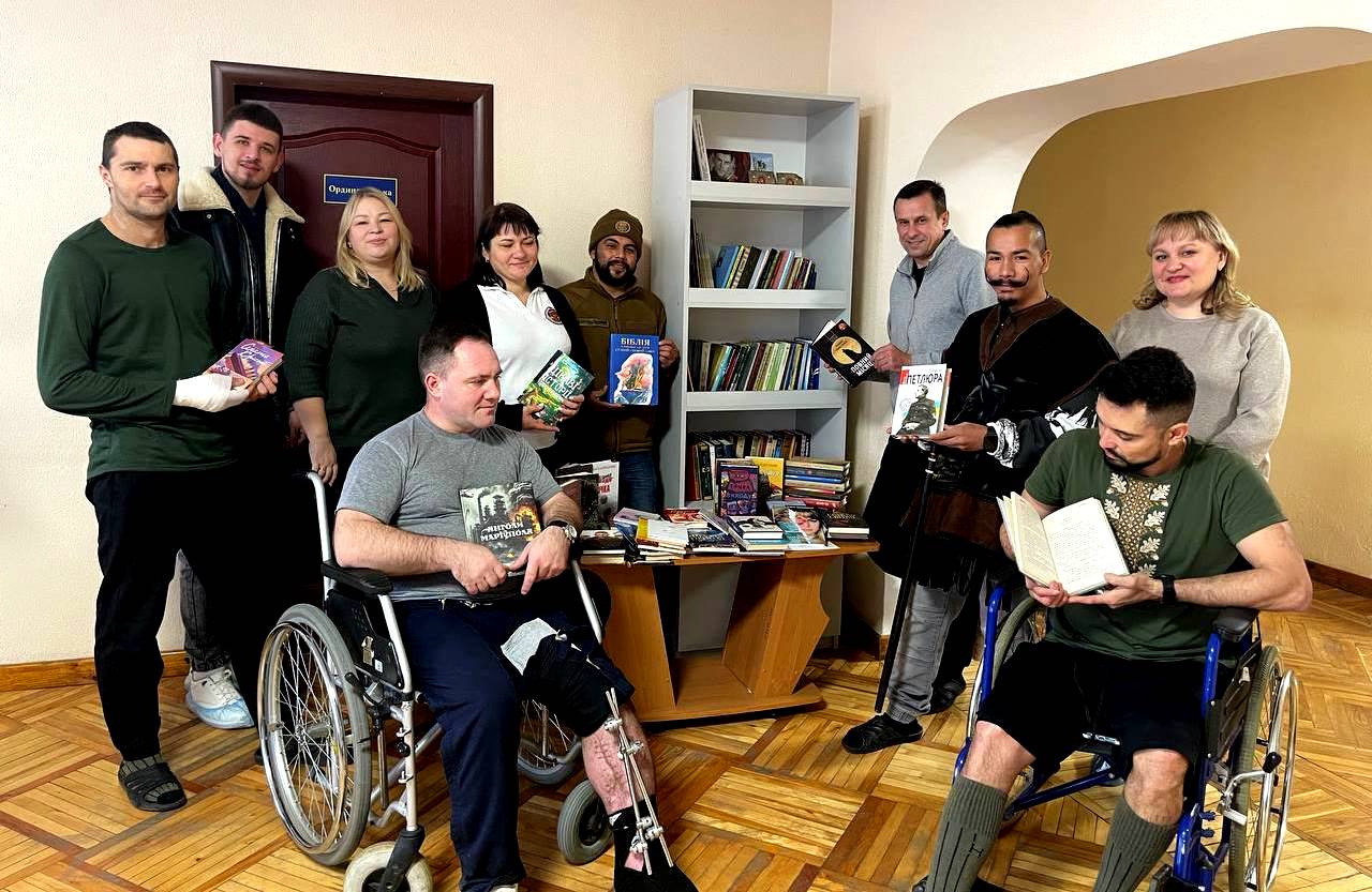 Книги та теплі слова підтримки нашим воїнам